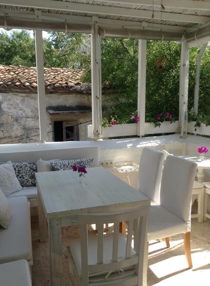 Yukari Sokak Vip Butik Otel Alacatı Bagian luar foto