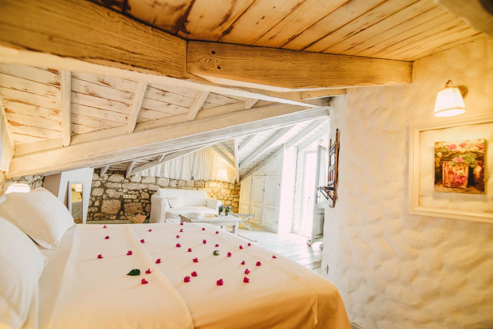 Yukari Sokak Vip Butik Otel Alacatı Bagian luar foto